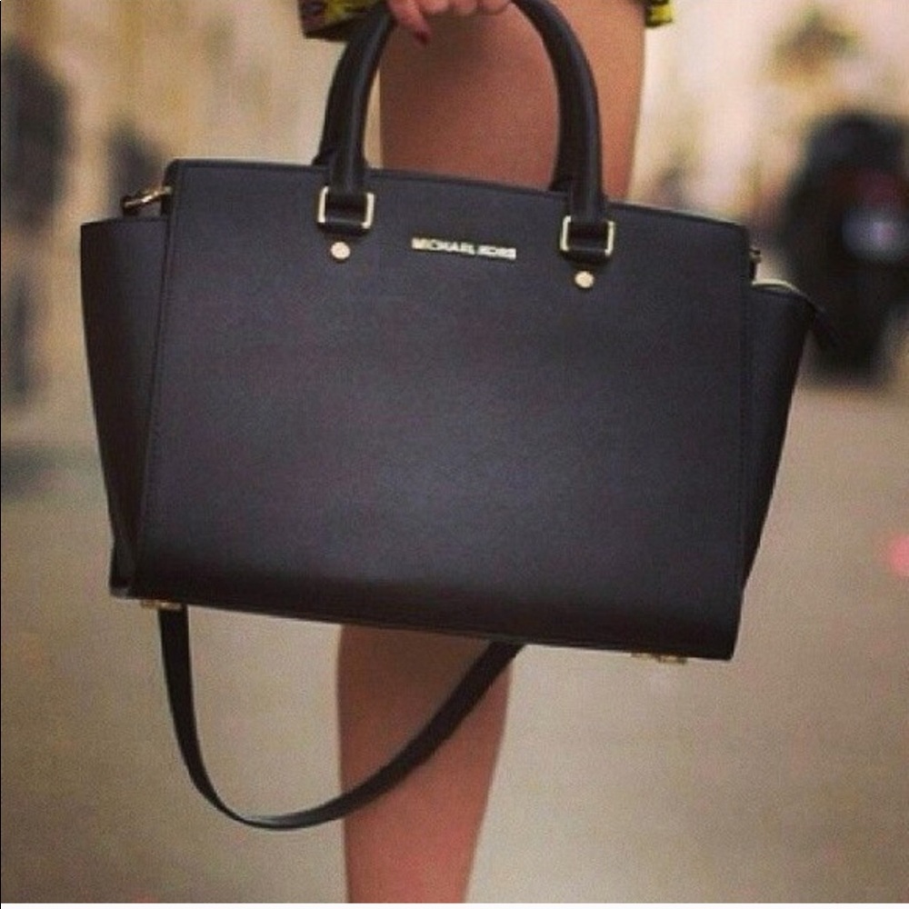 Authentic Michael Kors Large Selma Bag in black